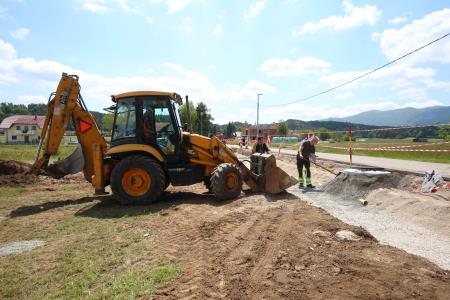 UREDITEV CESTE PRI POKOPALIŠČU RAKEK 03 FOTO LJUBO VUKELIČ